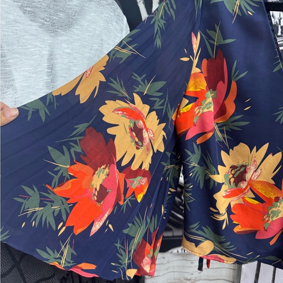 Lulumari Navy Floral Tie-Back Blouse - Picture 2 of 6